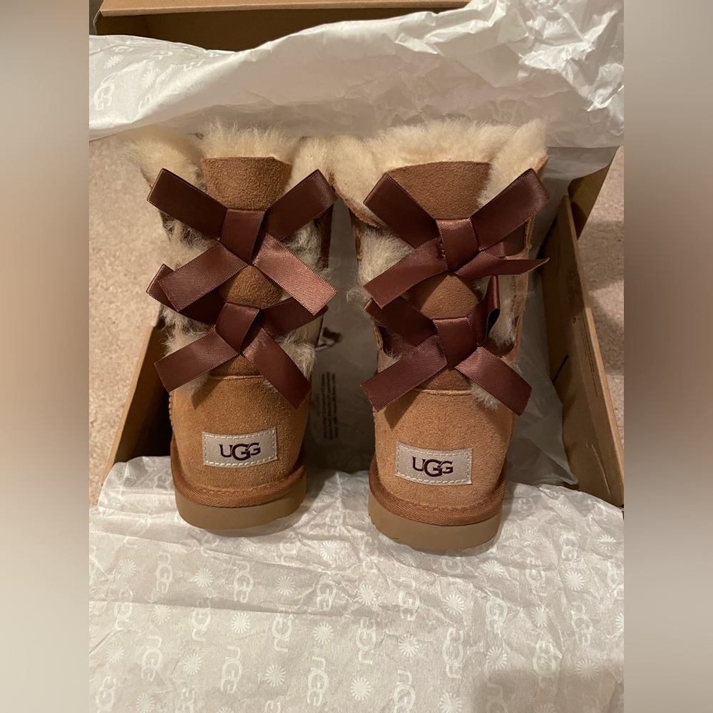 BNIB UGG KIDS BAILEY BOW II